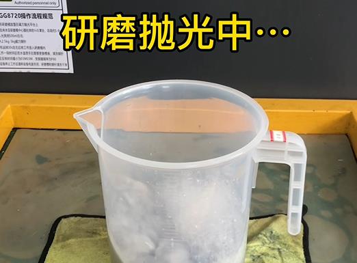 正在紫銅片拋光去氧化層 正在紫銅片拋光去氧化層